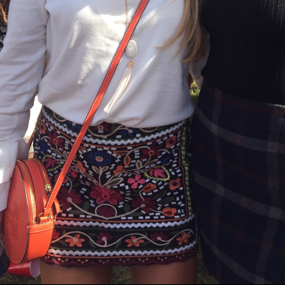 Flowered patterned mini skirt